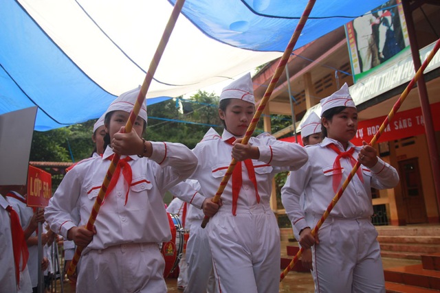 Đón khai giảng nơi tâm lũ quét Mù Cang Chải - 8 Đón khai giảng nơi tâm lũ quét Mù Cang Chải - 8