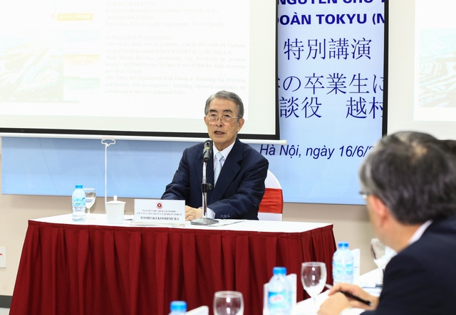 Doanh nghiệp đòi hỏi một nhân tài biết thích ứng chứ không phải mạnh mẽ - 1
Ông Toshiaki Koshimura, Giám đốc kiêm Cố vấn tập đoàn Tokyu Nhật Bản chia sẻ với sinh viên Việt Nam về việc tuyển chọn nhân lực và bí quyết thành công của người lãnh đạo. (Ảnh: Quốc Toản)