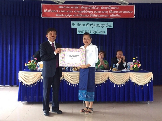Lãnh đạo 4 tỉnh của Việt Nam sang Lào dự kỷ niệm 55 năm ngày thiết lập quan hệ ngoại giao - 4 Lãnh đạo tỉnh Quảng Bình thăm và tặng quà cho Trường mầm non Hữu nghị Quảng Bình - Sa-van-na-khẹt