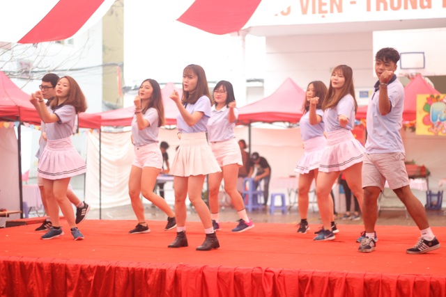 ĐH Ngoại thương: Tưng bừng "Ngày hội sách cho sinh viên 2017" - 3 ĐH Ngoại thương: Tưng bừng "Ngày hội sách cho sinh viên 2017" - 3
