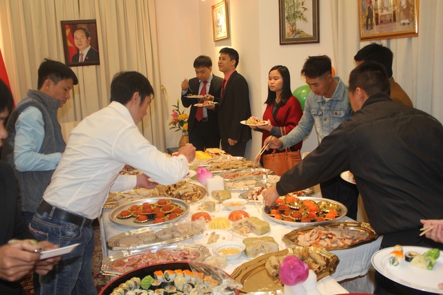 Đại sứ quán Việt Nam tại Kuwait tổ chức đón Xuân Đinh Dậu - 2 (Ảnh: Đại sứ quán Việt Nam tại Kuwait)