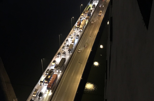 Hà Nội: Gần 23h, đường trên cao vẫn ùn tắc kéo dài - 2 Các tuyến đường hướng về phía Nam Hà Nội, mật độ giao thông tăng đột biến