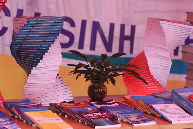 ĐH Ngoại thương: Tưng bừng "Ngày hội sách cho sinh viên 2017" - 2 ĐH Ngoại thương: Tưng bừng "Ngày hội sách cho sinh viên 2017" - 2