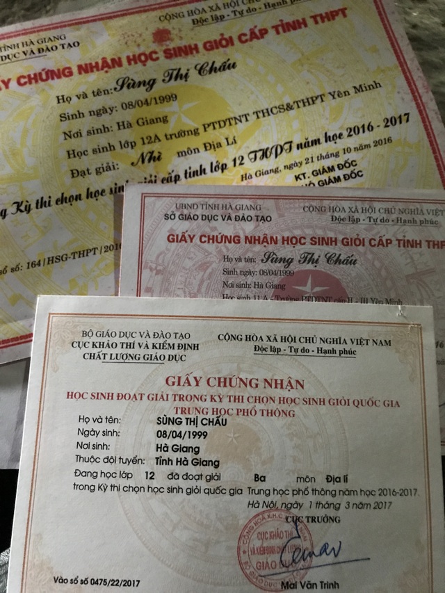 Nữ sinh người Mông trúng tuyển ĐH Luật Hà Nội có nguy cơ phải bỏ học vì nhà nghèo - 2 Nữ sinh người Mông trúng tuyển ĐH Luật Hà Nội có nguy cơ phải bỏ học vì nhà nghèo - 2