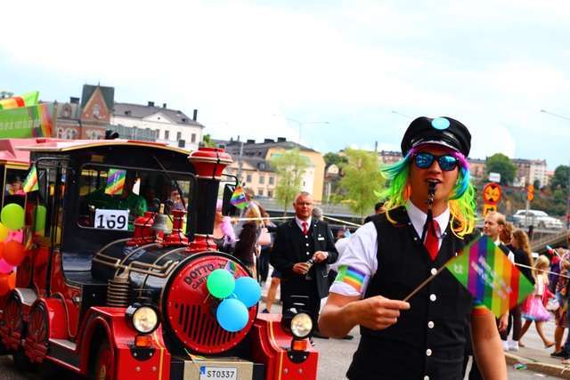 Diễu hành ủng hộ bình đẳng giới "đốt nóng" Stockholm - 19
Nhiều phương tiện khác nhau được sử dụng cho cuộc diễu hành.