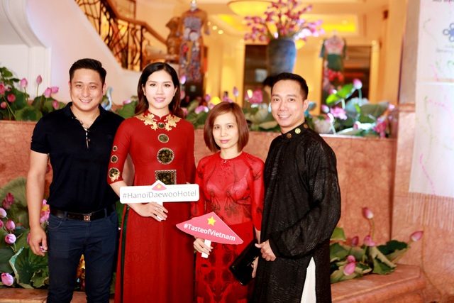 Chí Anh đưa vợ kém 20 tuổi đi sự kiện khi vừa sinh con đầu lòng - 4 Chí Anh đưa vợ kém 20 tuổi đi sự kiện khi vừa sinh con đầu lòng - 4