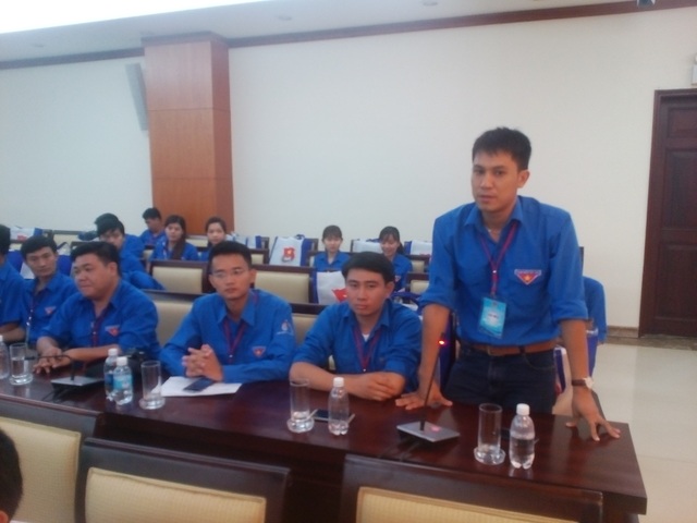 Kém ngoại ngữ và kỹ năng, lao động trẻ thiệt thòi khi hội nhập - 1 Đại biểu thanh niên công nhân đóng góp ý kiến tại buổi tọa đàm