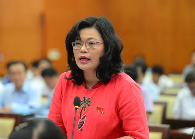 1 ha rau thủy canh ở TPHCM thu đến 5 tỷ đồng/năm - 2 Đại biểu Hoàng Thị Diễm Tuyết đặt vấn đề liên kết với các đơn vị nghiên cứu để phát triển năng suất lao động ngành nông nghiệp