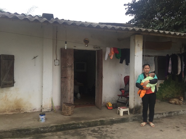 "Ngày nào con cũng ngoan, sao bố đi mãi không về ?!" - 4 Căn nhà dựng tạm trên mảnh đất thuê là nơi tá túc của những con người khốn khổ nhưng mảnh đất sắp hết hạn thuê không biết rồi họ sẽ phải đi đâu