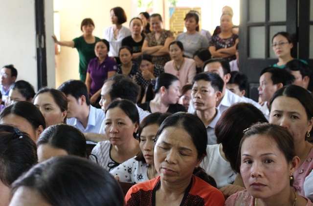 Vụ học sinh bị trúng thước, mù một mắt: Nhà trường phải bồi thường gần 110 triệu đồng - 1 Phiên tòa thu hút khá đông người tham dự