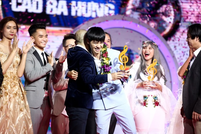 Quán quân Sing my song: “Có điều kiện sẽ ra mắt tập thơ riêng” - 4 Cao Bá Hưng rất yêu quý huấn luyện viên Đức Trí của mình