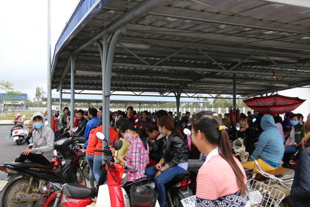 Quảng Nam: Gần 1.000 công nhân đình công vì bức xúc - 2 Đến sáng nay, các công nhân, lãnh đạo công ty và lãnh đạo địa phương vẫn đang tiếp tục làm việc để giải quyết