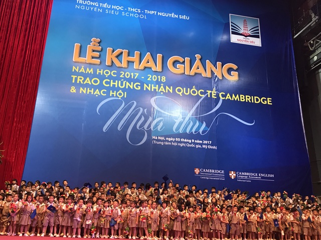 Rộn ràng lễ khai giảng năm học mới trên mọi miền Tổ quốc - 23 Rộn ràng lễ khai giảng năm học mới trên mọi miền Tổ quốc - 23