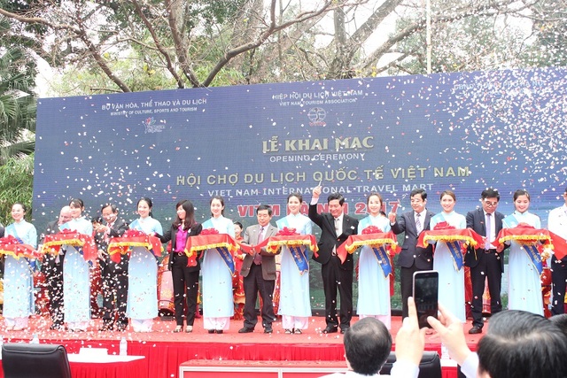 Khai mạc ngày hội du lịch lớn nhất năm 2017 - 2 Lễ cắt băng khai mạc Hội chợ Du lịch Quốc tế Việt Nam 2017