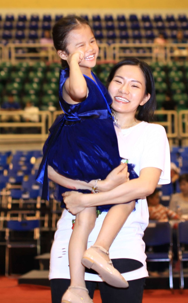 Lý Phương Châu gạt buồn đau, thoải mái làm dự án cuối cùng với Lâm Vinh Hải - 3 Nụ cười rạng rỡ của vợ cũ Lâm Vinh Hải