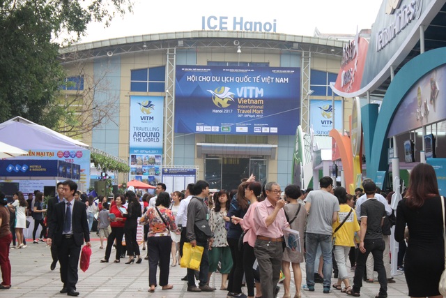 Hơn 20.000 tour du lịch đã được bán tại hội chợ VITM 2017 - 3 Theo thống kê của 18 công ty Lữ hành trong 4 ngày diễn ra hội chợ đã có 20.070 tour du lịch Nội địa và Quốc tế bán được tại Hội chợ, doanh thu đạt khoảng 212 tỷ đồng.