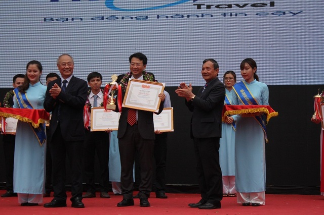 Hơn 20.000 tour du lịch đã được bán tại hội chợ VITM 2017 - 9 Tại Lễ Bế mạc VITM Hà Nội 2017, Hiệp hội Du lịch Việt Nam cũng tôn vinh 10 doanh nghiệp lữ hành hàng đầu đưa khách du lịch ra nước ngoài năm 2017. Ban Tổ chức Hội chợ đã trao 20 giải thưởng cho các gian hàng ấn tượng, trong đó có 14 gian hàng của Việt Nam và 6 gian hàng quốc tế.