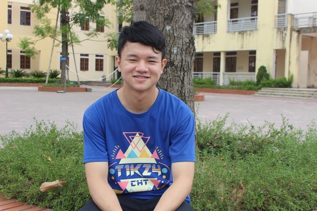 Cậu học trò chuyên Toán xuất sắc giành huy chương Bạc Olympic Tin học châu Á - 1 Em Nguyễn Đình Đại - 1 trong 5 học sinh của Việt Nam giành HCB tại kỳ thi Olympic tin học Châu Á