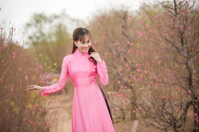 Á hậu Kim Duyên tự tin diện áo dài sau nghi án “dao kéo” vòng 3 - 8 Á hậu Kim Duyên tự tin diện áo dài sau nghi án “dao kéo” vòng 3 - 8