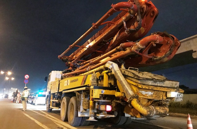 Chặn bắt nhiều tài xế say xỉn lái "hung thần" trên đường - 5
Nhiều tài xế lái xe bồn, xe đầu kéo container... nặng hàng chục tấn nhưng nồng độ cồn cao ngất ngưởng.