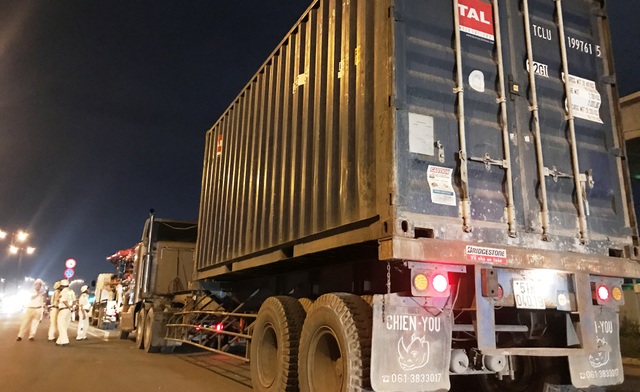 Chặn bắt nhiều tài xế say xỉn lái "hung thần" trên đường - 4 Chặn bắt nhiều tài xế say xỉn lái "hung thần" trên đường - 4