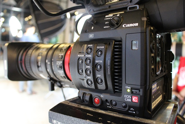 Canon bán máy quay chuyên nghiệp EOS C200 giá gần 200 triệu đồng tại Việt Nam - 3