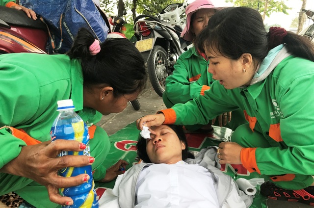 Công nhân vệ sinh cứu người gặp nạn trên đại lộ - 1 Công nhân vệ sinh cứu người gặp nạn trên đại lộ - 1