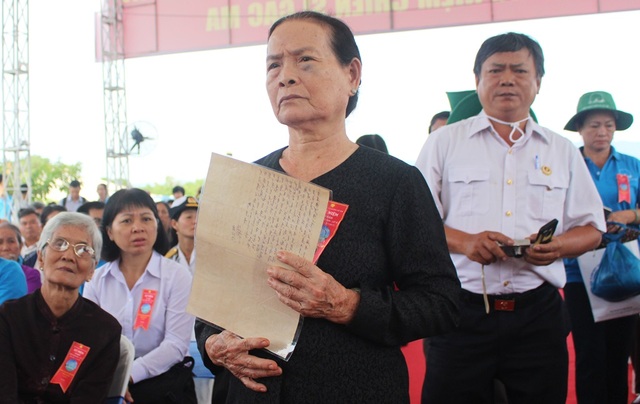 Khu tưởng niệm chiến sĩ Gạc Ma - Một biểu tượng của ý chí quật cường - 2 Gia đình liệt sĩ Gạc Ma hiến tặng tư liệu để trưng bày tại Khu tưởng niệm