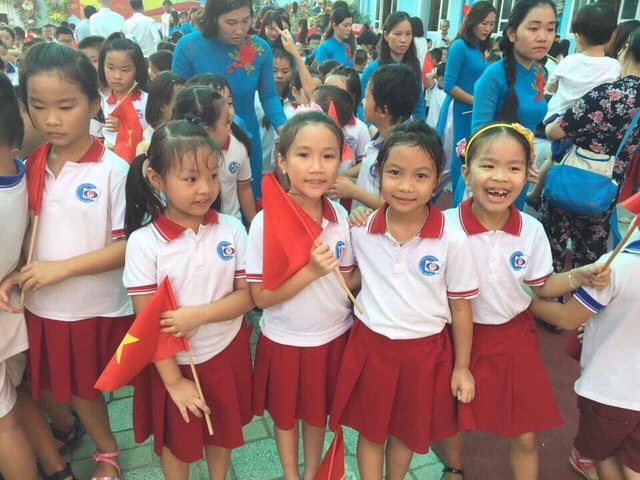 Rộn ràng lễ khai giảng năm học mới trên mọi miền Tổ quốc - 7
Gương mặt rạng ngời của các học sinh tiểu học Đoàn Thị Điểm trong ngày tựu trường.