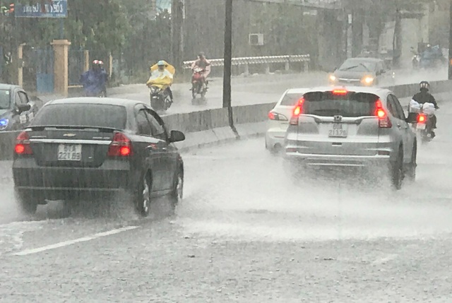Sài Gòn lại có mưa trái mùa trên diện rộng - 7
Đây là cơn mưa trái mùa thứ 6 kể từ sau Tết nguyên đán đến nay