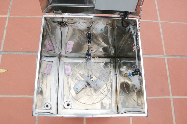 Bên trong buồng rửa bát đĩa, máy có cấu tạo rất đơn giản nhưng có tính ưu Việt cao.