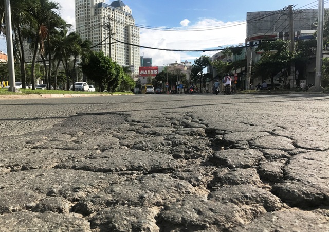 Toát mồ hôi đánh vật với con đường tai tiếng nhất Sài Gòn - 1 Toát mồ hôi đánh vật với con đường tai tiếng nhất Sài Gòn - 1