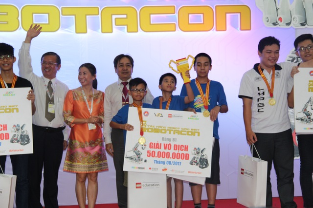 Cuộc thi “Tài năng Robot Robotacon 2017”: Đã tìm được chủ nhân đi thi đấu quốc tế - 2 Cuộc thi “Tài năng Robot Robotacon 2017”: Đã tìm được chủ nhân đi thi đấu quốc tế - 2