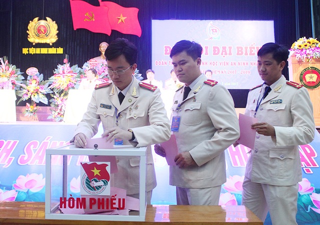 Đoàn thanh niên Học viện An ninh bầu Ban chấp hành mới - 2 Bầu BCH Đoàn thanh niên Học viện An ninh nhân dân nhiệm kỳ 2017 - 2019.