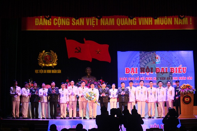 Đoàn thanh niên Học viện An ninh bầu Ban chấp hành mới - 3 Ra mắt Ban chấp hành Đoàn thanh niên Học viện An ninh nhân dân nhiệm kỳ 2017 - 2019.