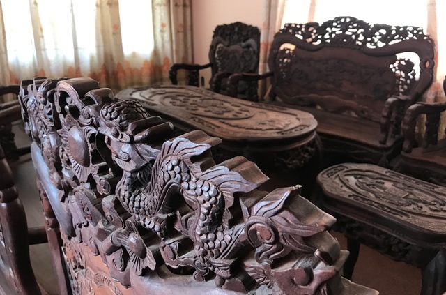 Ngắm hai bộ bàn ghế “long, lân, quy, phụng” giá gần 10 tỷ đồng - 4 Ngắm hai bộ bàn ghế “long, lân, quy, phụng” giá gần 10 tỷ đồng - 4