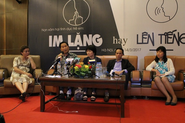 Xâm hại tình dục trẻ: Vì sao kẻ xấu vẫn nhởn nhơ? - 1
Trong tọa đàm, các chuyên gia cho rằng nạn xâm hại tình dục trẻ em đang có xu hướng tăng với mức độ ngày một nghiêm trọng, phổ biến