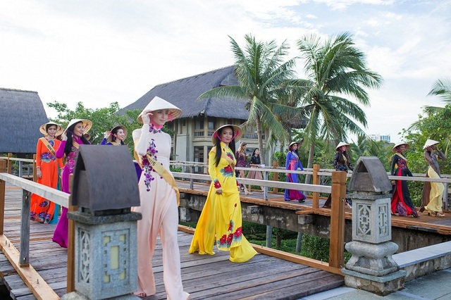Người đẹp Miss Grand International 2017 trổ tài làm nón lá, bánh lọc - 8 Người đẹp Miss Grand International 2017 trổ tài làm nón lá, bánh lọc - 8