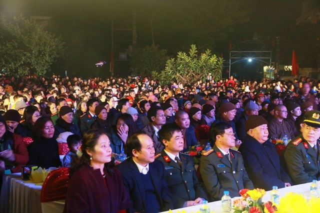 Tam Cốc – Bích Động “bừng sáng” trong đêm hội mừng năm mới 2018 - 2 Tam Cốc – Bích Động “bừng sáng” trong đêm hội mừng năm mới 2018 - 2