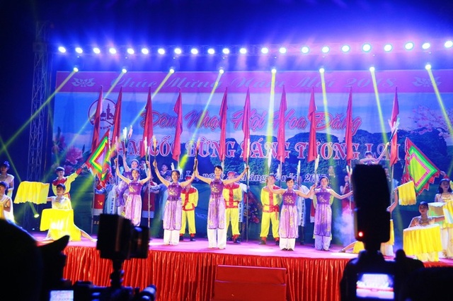 Tam Cốc – Bích Động “bừng sáng” trong đêm hội mừng năm mới 2018 - 1 Đêm nhạc hội hoa đăng Tam Cốc bừng sáng tương lai chào đón năm mới 2018.