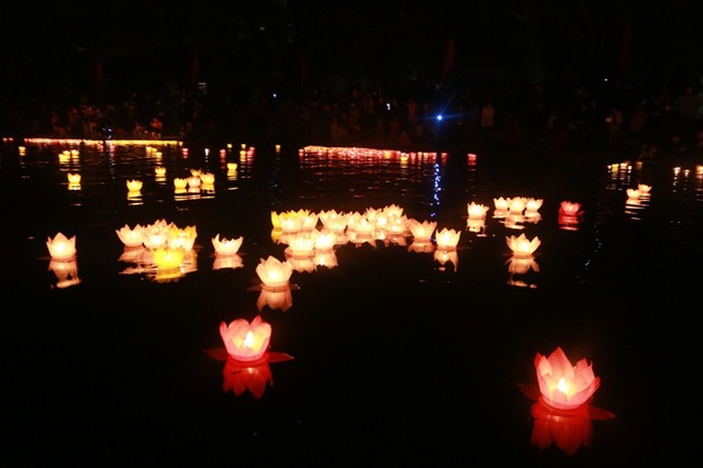 Tam Cốc – Bích Động “bừng sáng” trong đêm hội mừng năm mới 2018 - 22 Tam Cốc – Bích Động “bừng sáng” trong đêm hội mừng năm mới 2018 - 22