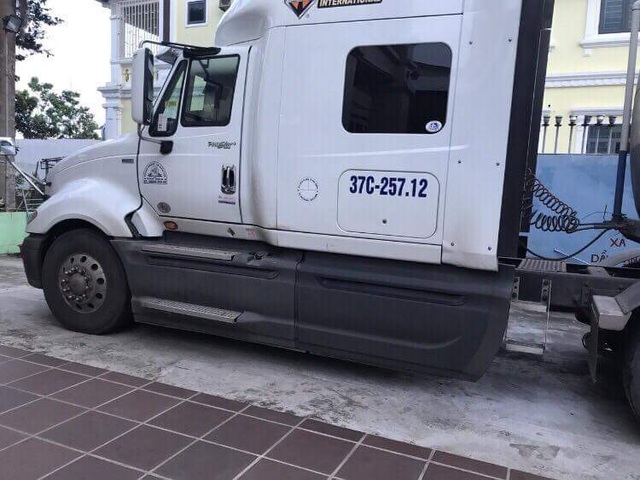 Phát hiện đường dây pha chế, xuất ra thị trường hơn 2 triệu lít xăng giả - 1 Ban chuyên án kiểm tra và tạm giữ xe bồn chứa 40.000 lít dung môi