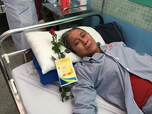 Niềm vui bất ngờ đến với các nữ bệnh nhân trong ngày của "phái đẹp" - 6 Niềm vui bất ngờ đến với các nữ bệnh nhân trong ngày của "phái đẹp" - 6