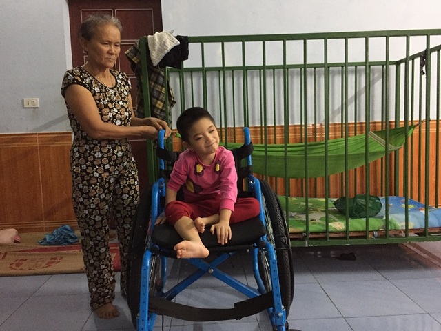 Cô bé bị bệnh tim, câm điếc bẩm sinh được bạn đọc giúp thêm 120 triệu đồng - 3 Với sự ủng hộ của bạn đọc Dân trí, gia đình Thanh Trúc đã có thể vững tin hơn trên hành trình chữa bệnh cho cô bé 6 tuổi tội nghiệp