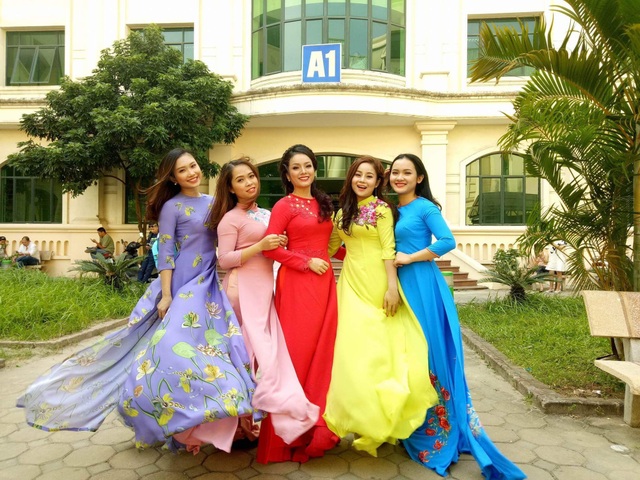 Ca sĩ Tân Nhàn ra MV với học trò mừng ngày Nhà giáo Việt Nam - 2 Ca sĩ Tân Nhàn ra MV với học trò mừng ngày Nhà giáo Việt Nam - 2
