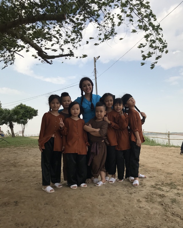 Ca sĩ Tân Nhàn ra MV với học trò mừng ngày Nhà giáo Việt Nam - 3 Ca sĩ Tân Nhàn ra MV với học trò mừng ngày Nhà giáo Việt Nam - 3