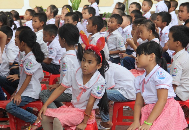 Trẻ em nơi từng trong "tâm bão" háo hức đón Trung thu - 3 Trẻ em nơi từng trong "tâm bão" háo hức đón Trung thu - 3