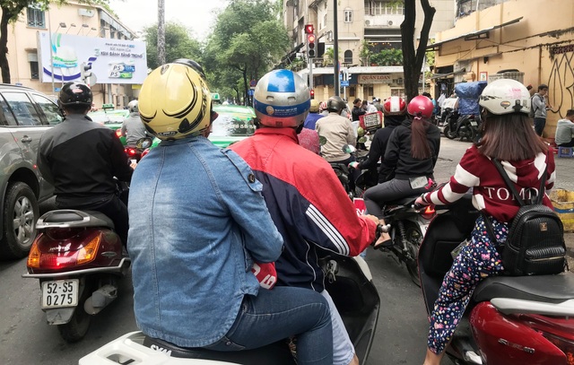 Người đàn ông gục chết ven đường giữa trời lạnh ở Sài Gòn - 2 Những ngày qua, nhiệt độ ở Nam Bộ và TP.HCM xuống thấp. Bác sĩ khuyến cáo những người già, trẻ nhỏ, người có bệnh lý tim mạch phải giữ ấm cơ thể để tránh đột quỵ.