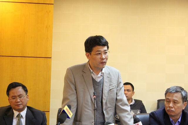Bộ TN-MT “rút kinh nghiệm” vụ ghi tên thành viên gia đình lên sổ đỏ - 3
Ông Mai Văn Phấn - Phó Cục trưởng Cục Quản lý đất đai (Tổng cục Quản lý đất đai - Bộ Tài nguyên và Môi trường) lý giải thông tin ghi tên tất cả các thành viên trong gia đình vào sổ đỏ hộ gia đình.