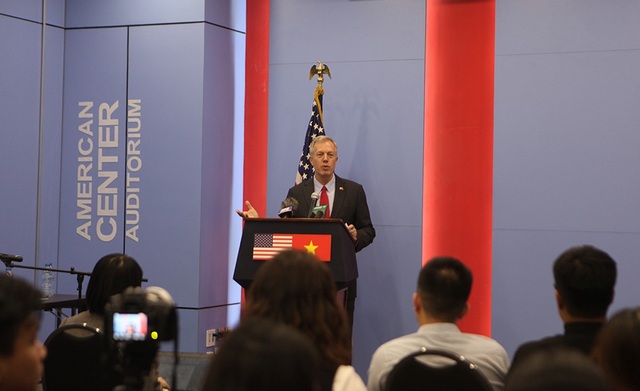 
Đại sứ Mỹ Ted Osius trong cuộc họp báo chiều ngày 2/11 (Ảnh: Xuân Ngọc)
